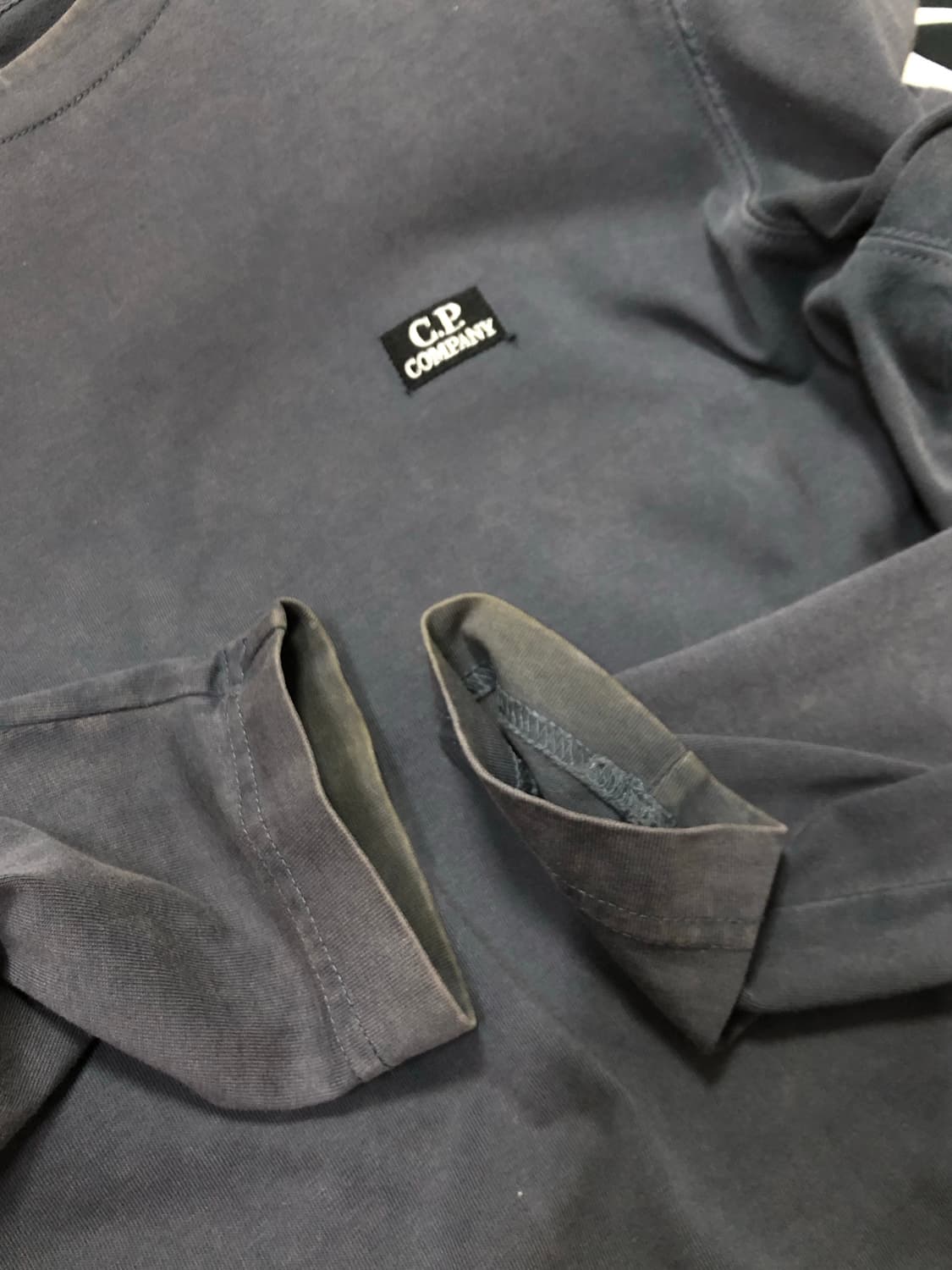 (정품) CP컴퍼니 씨피컴퍼니 렌즈 롱슬리브 긴팔티 95 _ 차콜 상품이미지7