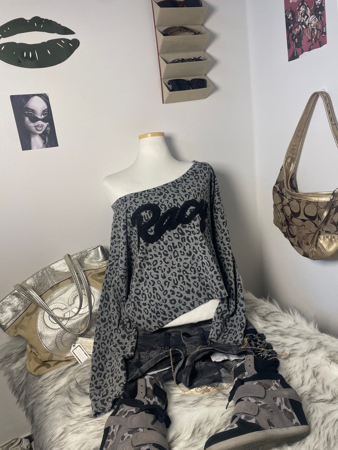 빈티지 그레이 호피 오프숄더 맨투맨 상품이미지1