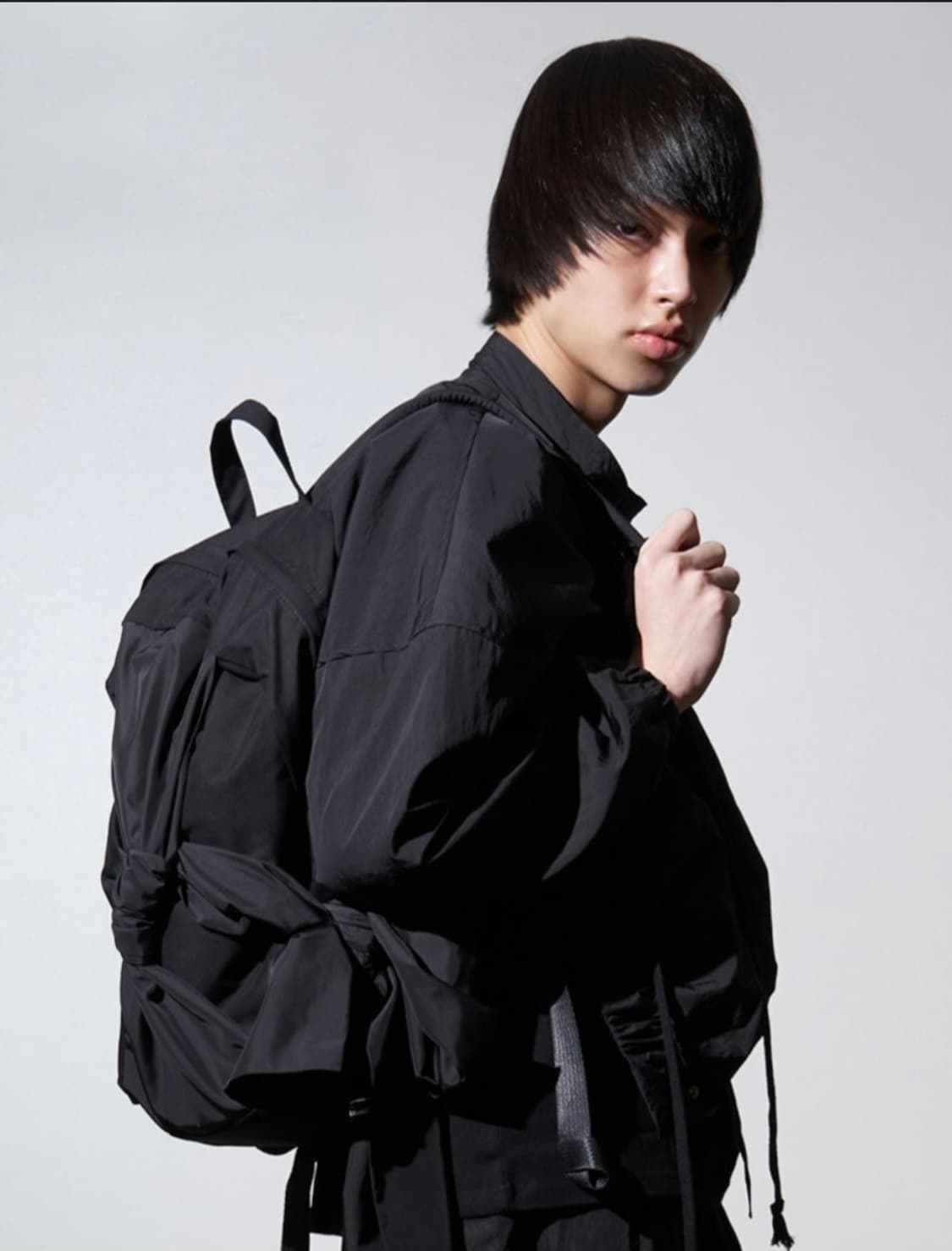 이우가마카라스 노티드 백팩 초판 상품이미지3