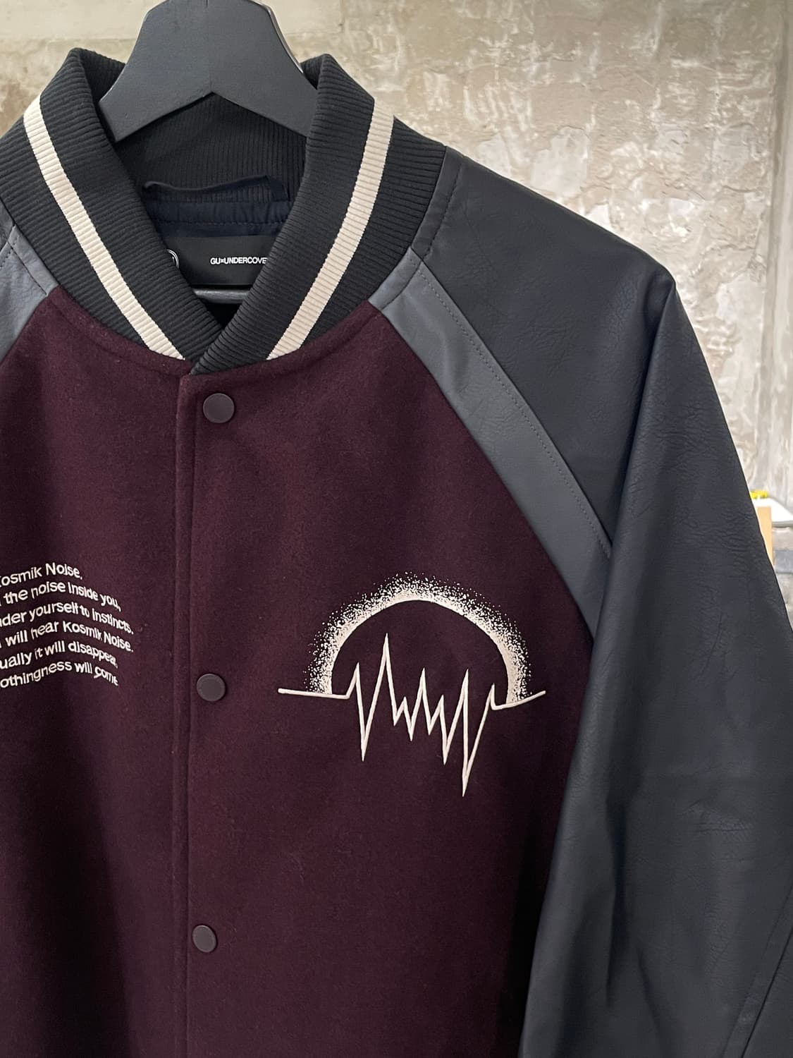 GU x 언더커버 버건디 코스믹 노이즈 바시티 자켓 상품이미지4