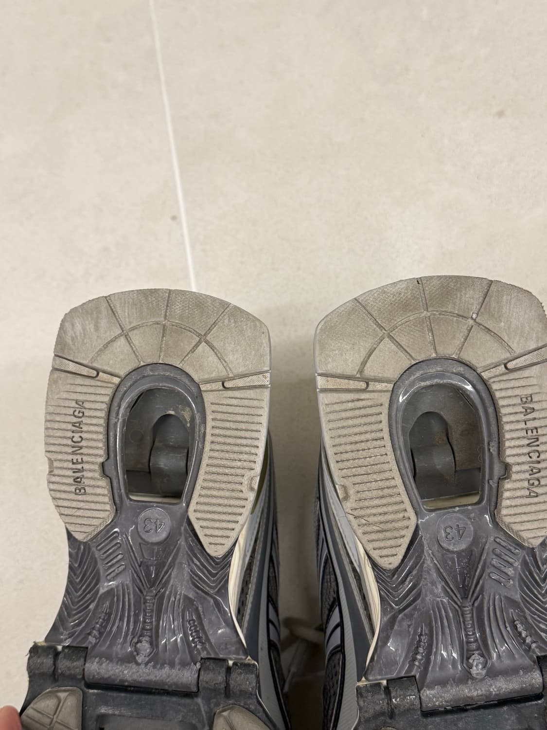 발렌시아가 엑스팬더 xpander 그레이 43 상품이미지7