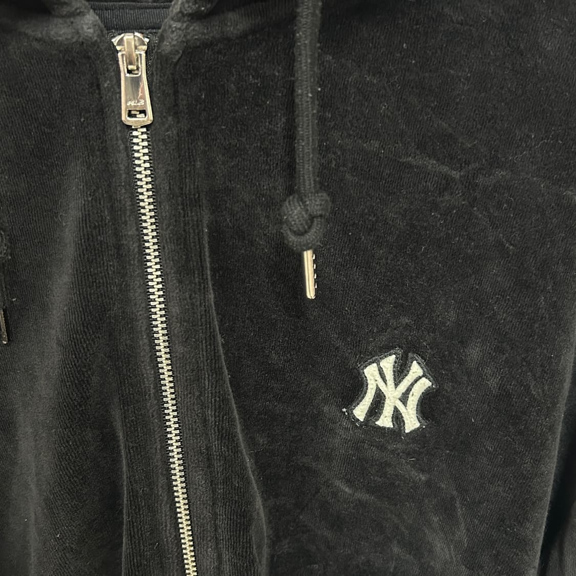 MLB 뉴욕 양키스 벨벳 후드집업 블랙 상품이미지3