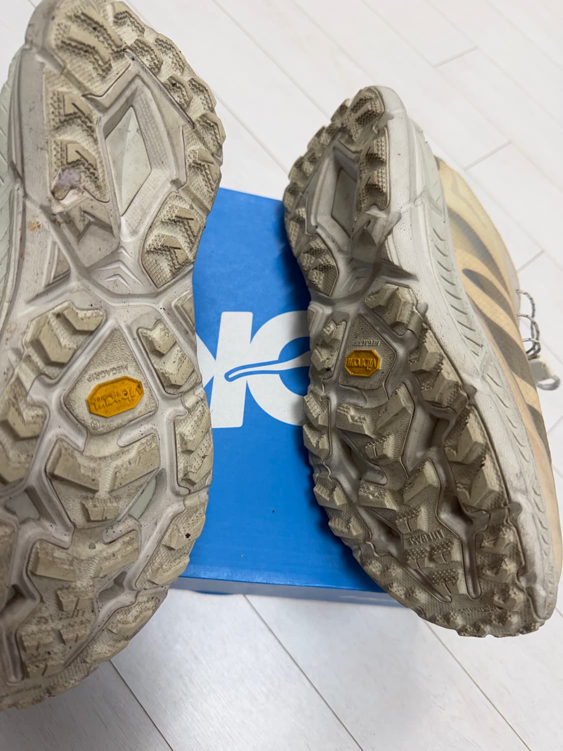 호카 새티스파이 280 사이즈  사진찍고 절대 안신습니다  로고 까짐도  상품이미지7