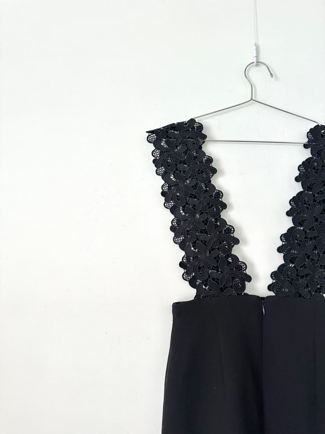 Shoulder embroidery bustier ops / black 상품이미지3