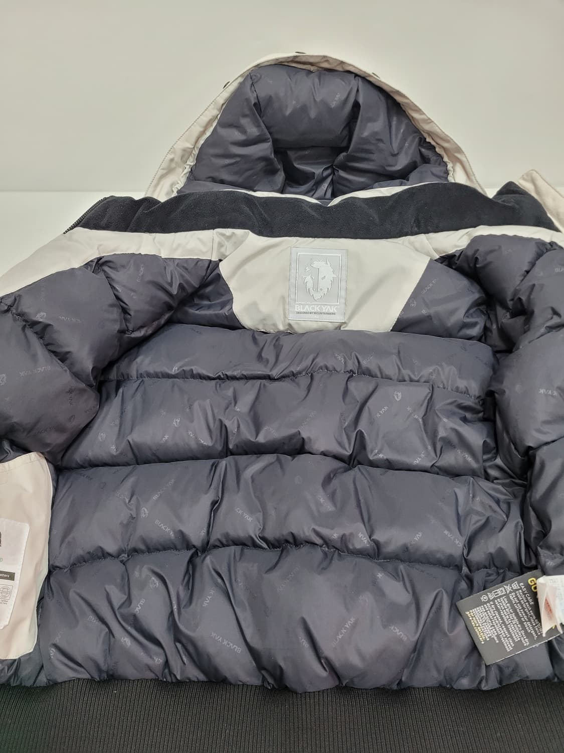 블랙야크 고어덱스 다운 패딩 후드 자켓 / 여 90
 상품이미지7