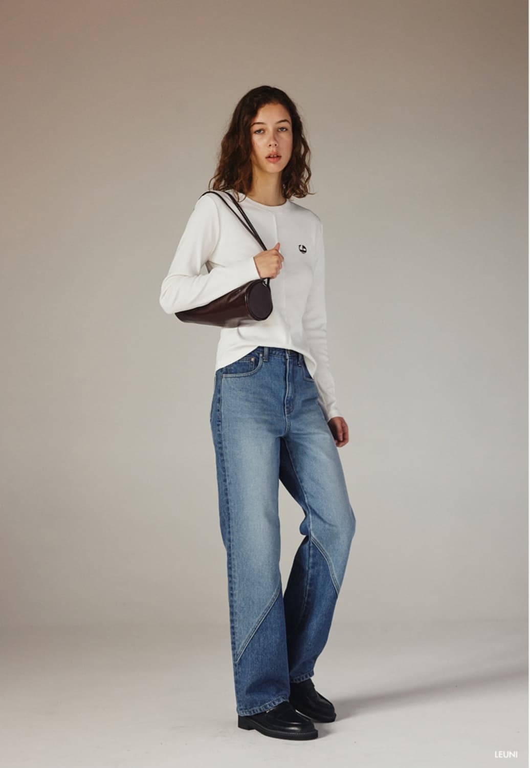 LEUNI
Diagonal Cut Straight Jeans 상품이미지3