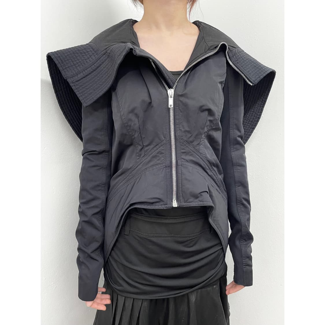 릭오웬스 다크쉐도우 18fw 에스메틱 컨버터블 윙 숄더 자켓 상품이미지1