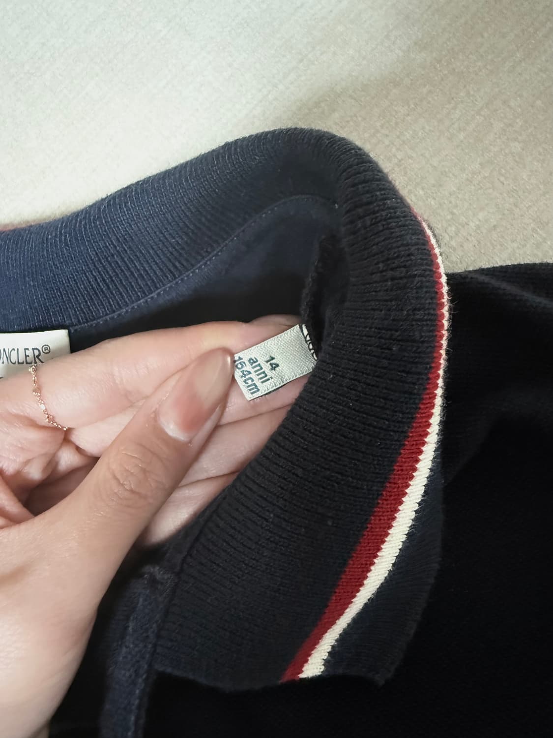 몽클레어 카라 긴팔티 상품이미지2