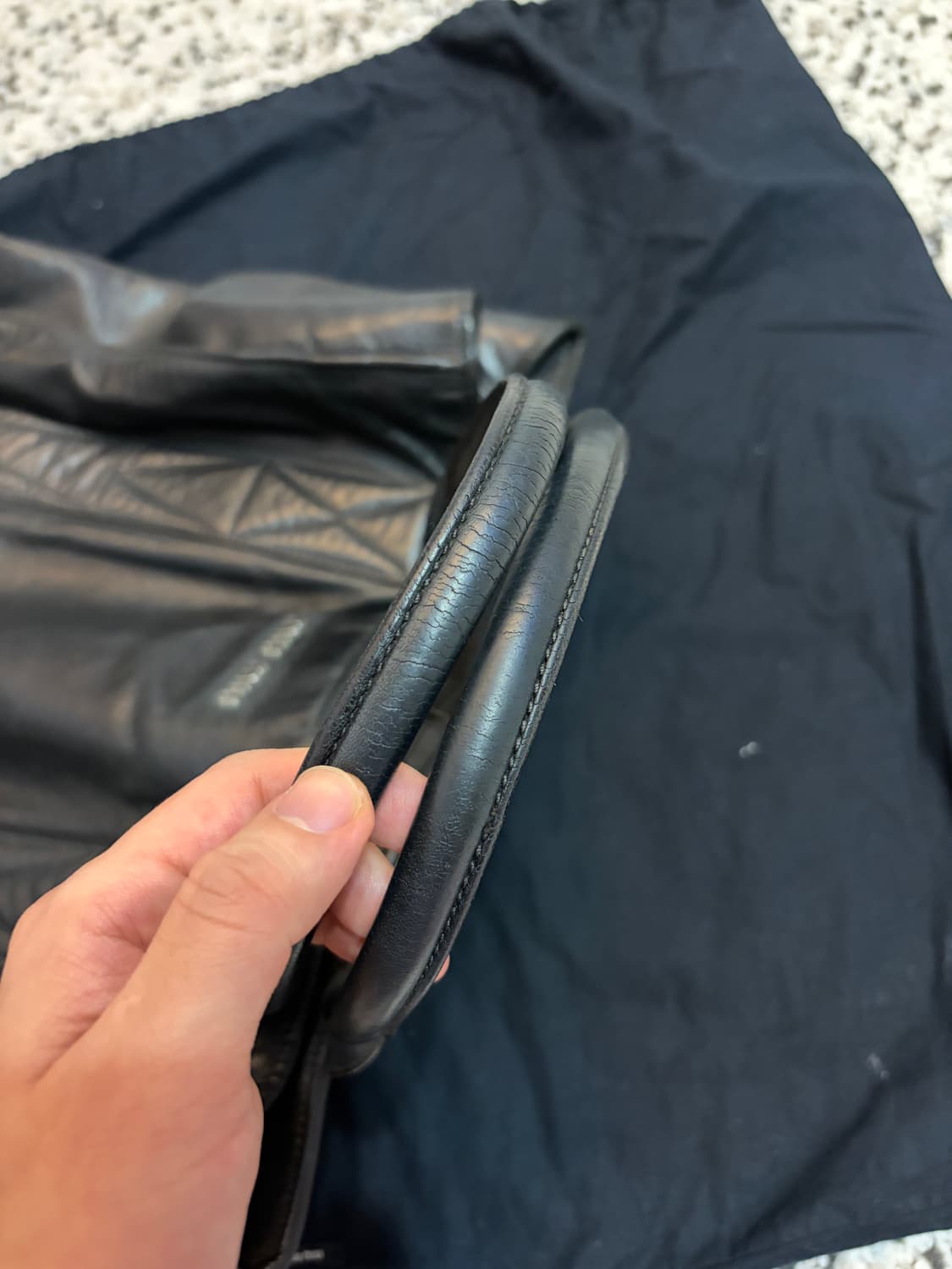 미우미우 가죽 토트백 상품이미지4