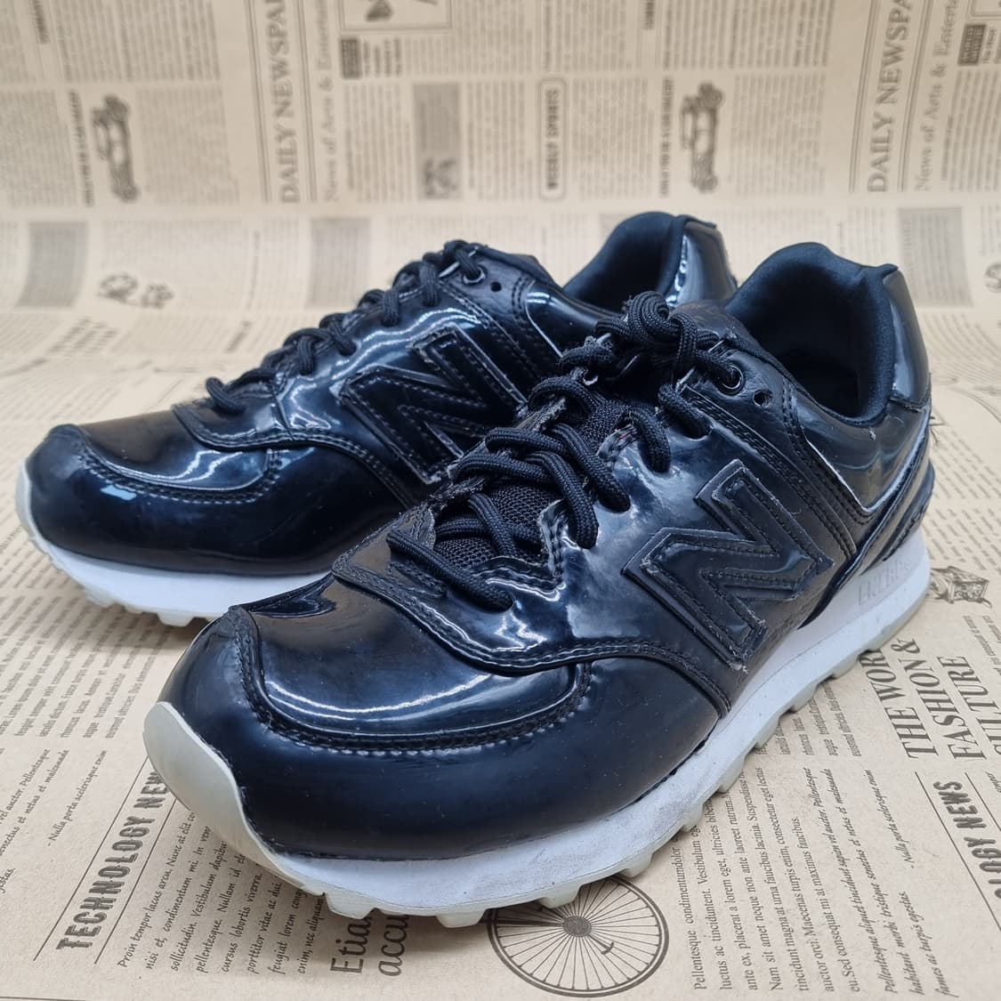뉴발란스 574 유광 블랙 에나멜 운동화240 상품이미지1