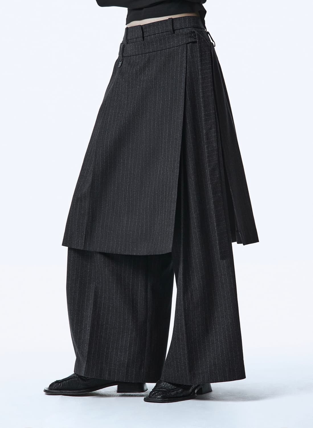 트리밍버드 오버랩 셋업 스커트 와이드 팬츠 차콜 스트라이프 상품이미지3