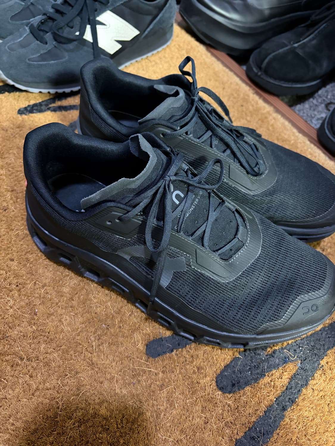 온러닝 클라우드 몬스터 보이드 블랙 EU44 280 상품이미지2