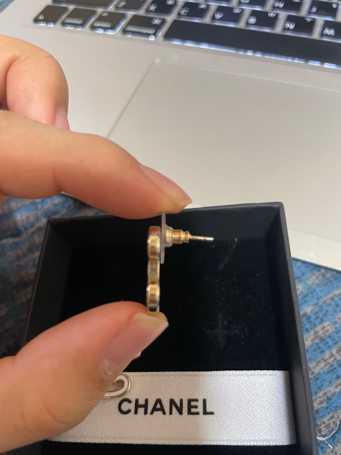 새상품급 중고) 샤아크릴 화이트 귀걸이 신주도금 은침 상품이미지5