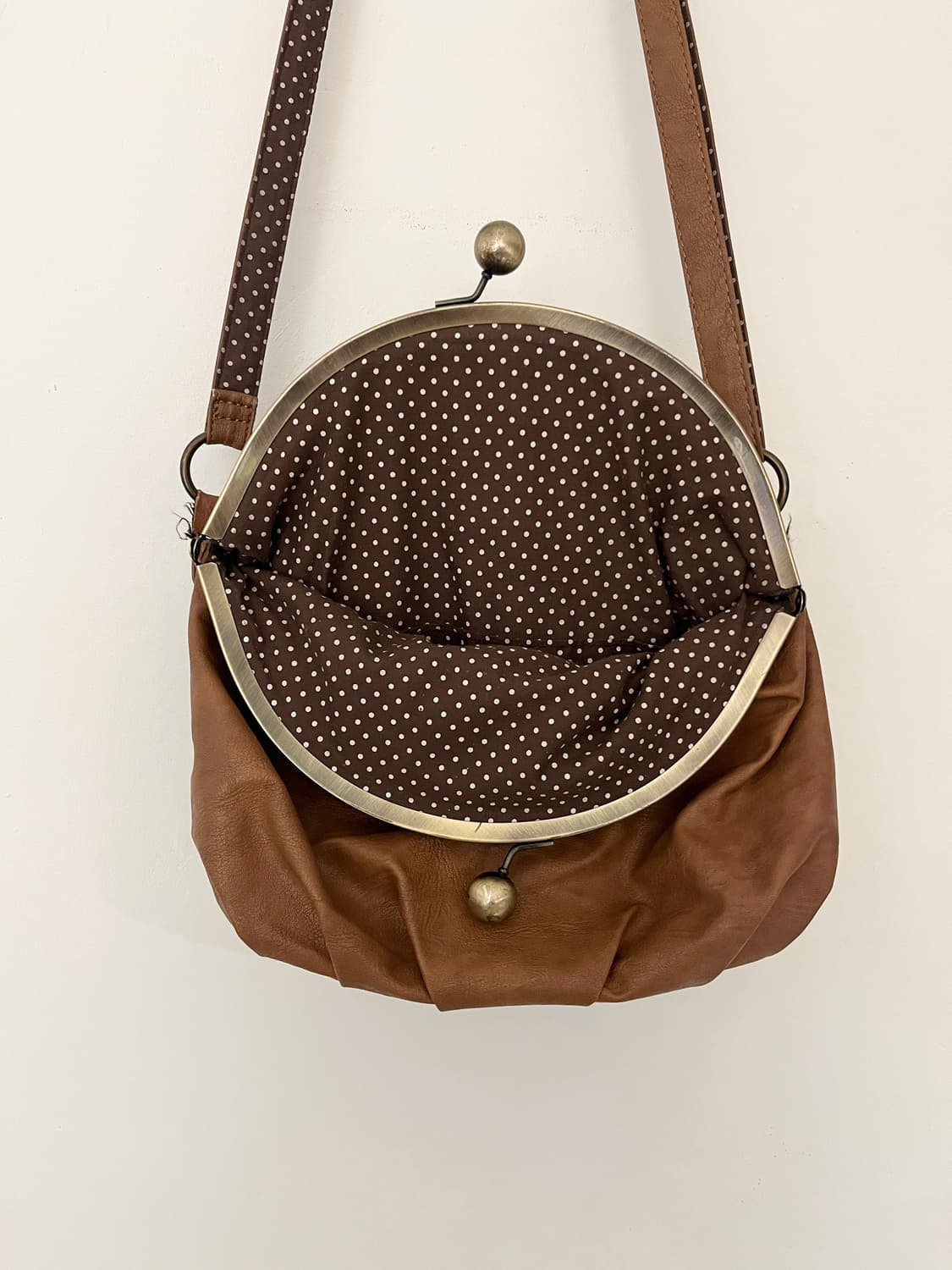 가마구치 가죽 크로스백 〰️ 상품이미지3