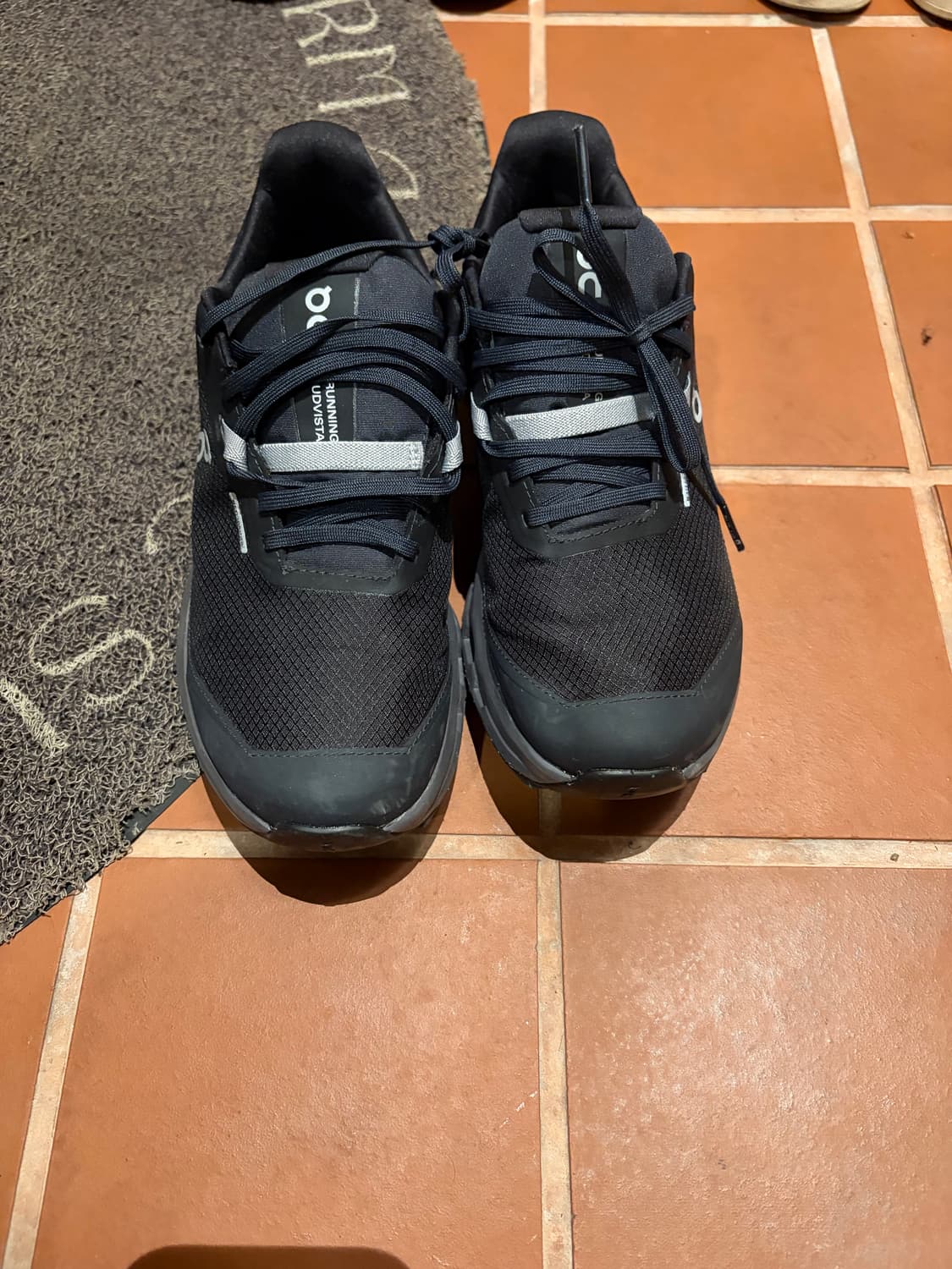 온 러닝 클라우드비스타 2 워터프루프 블랙 이클립스 상품이미지2