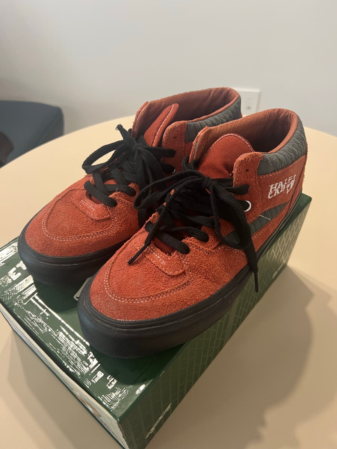 반스 볼트 x 베러 기프트 샵 스케이트 하프 캡 VLT LX 버건디 상품이미지4