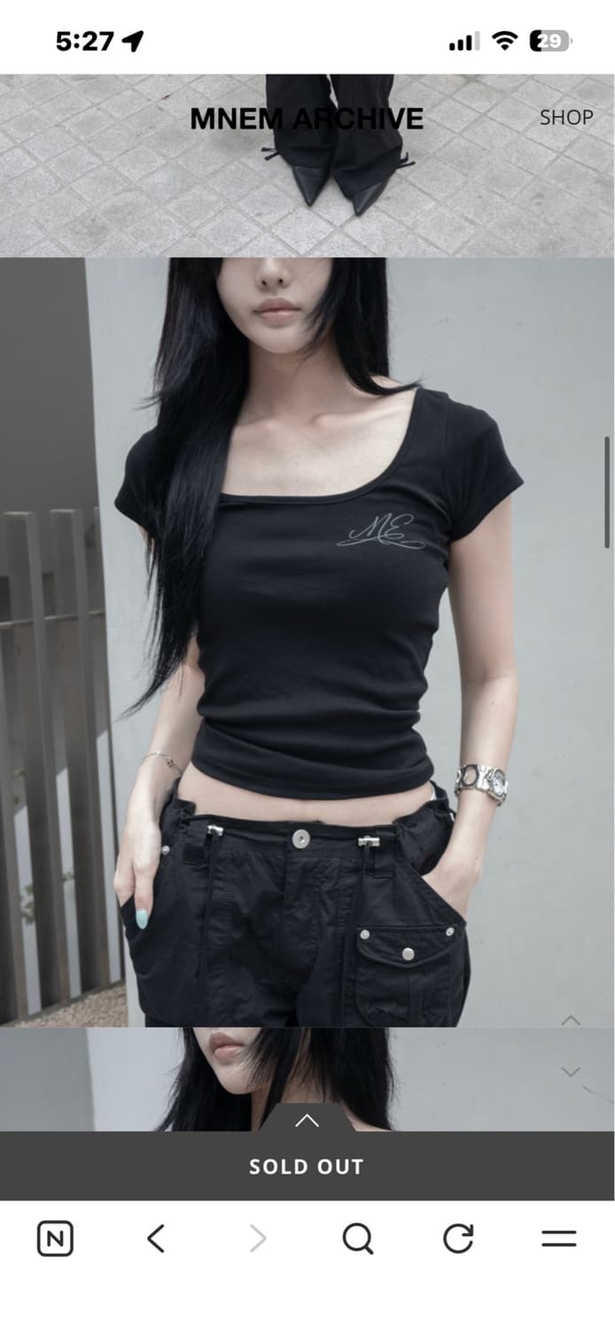 므넴 Scoop Neck Baby Tee 스쿱 넥 베이비 티 블랙 상품이미지1