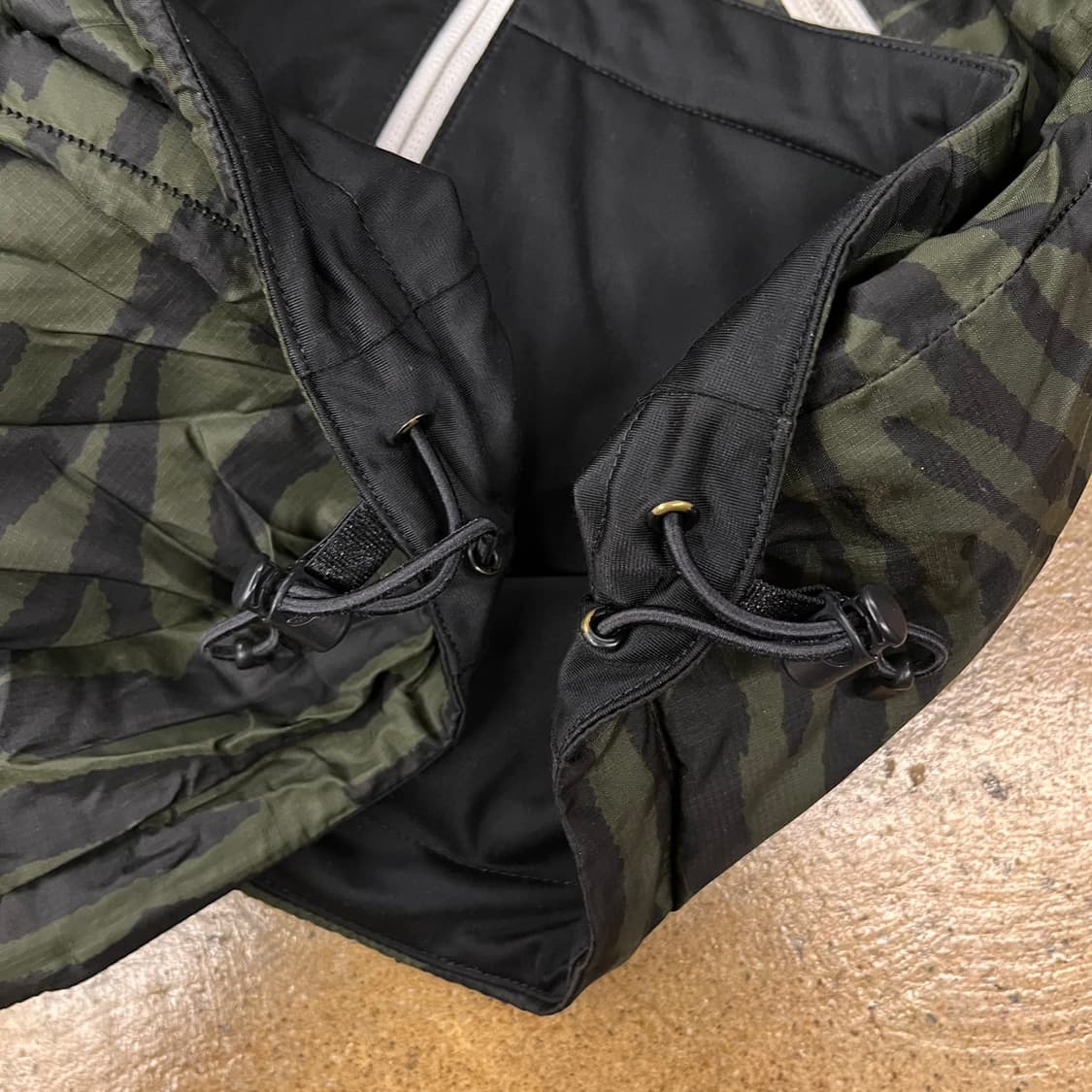 아디다스 밀리터리 카모 카키 블랙 양면 리버시블 바람막이 100 상품이미지10