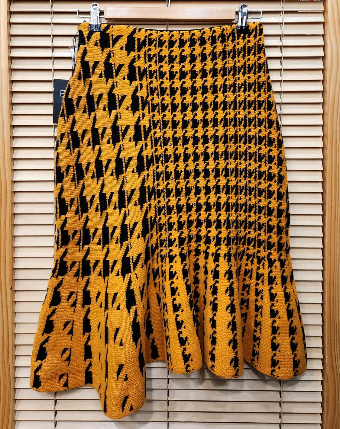 (새상품)에고이스트 밑단프릴 패턴 니트스커트55 상품이미지4