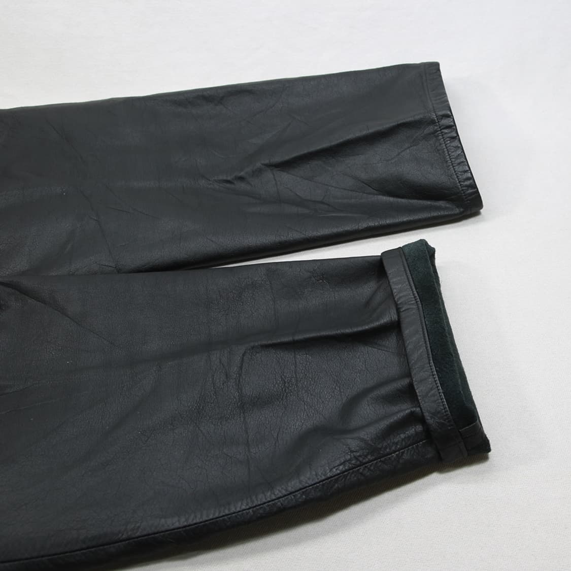 (착용컷) MEN'S HOUSE GROUP 레더 밴딩 팬츠 (남성용 M) 상품이미지10
