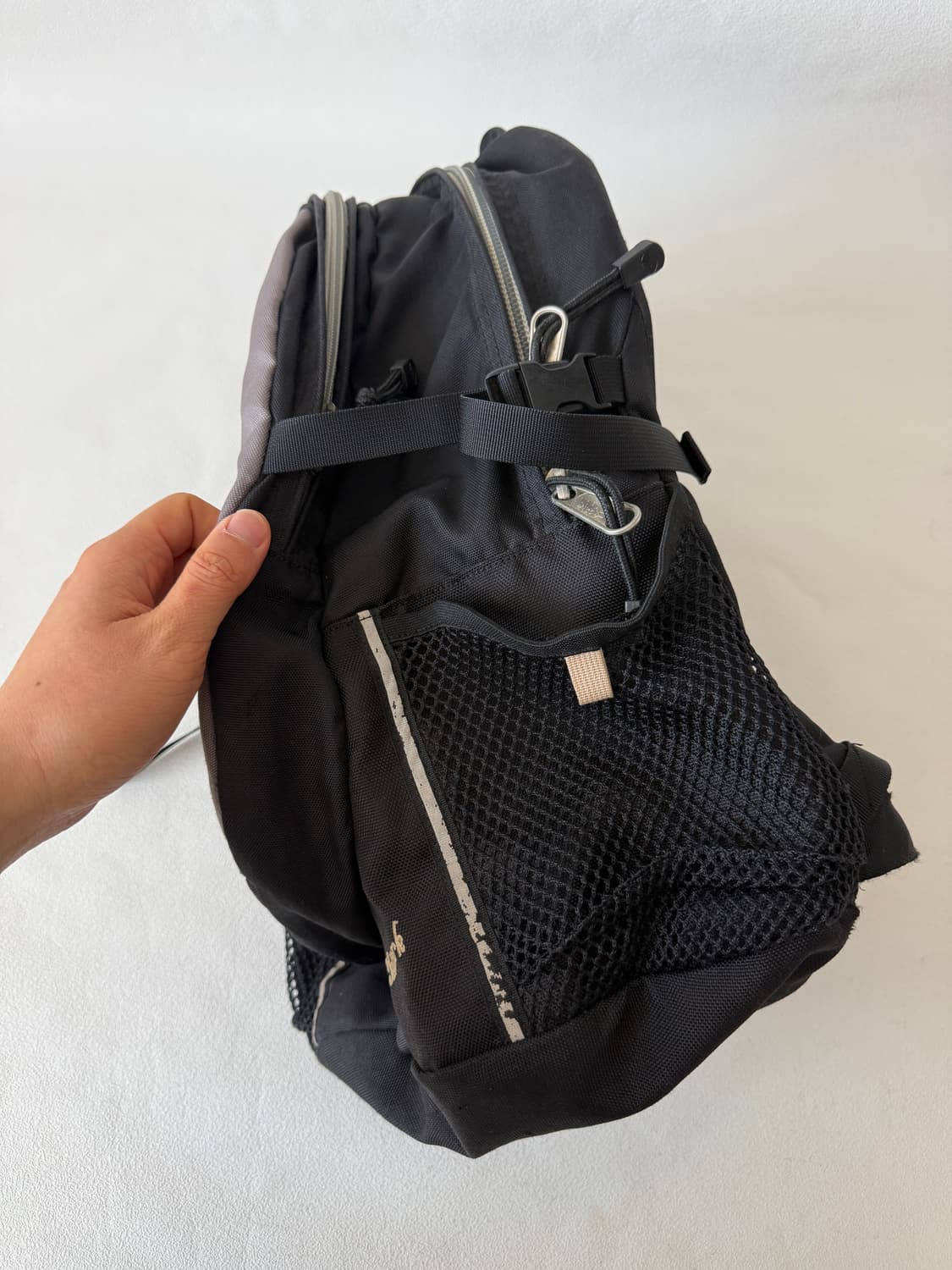 노스페이스(THE NORTH FACE) 백팩(뒷면 하단 헤짐) 상품이미지4