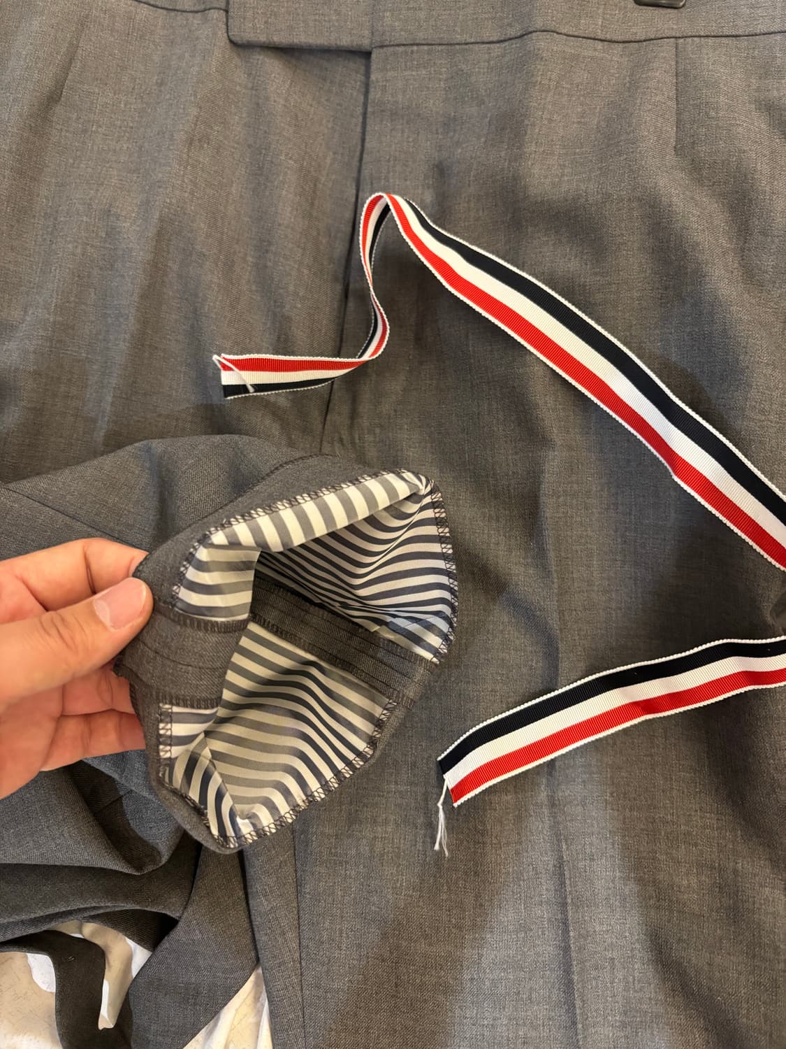 톰브라운 클래식 수트 0 사이즈 팝니다 상품이미지5