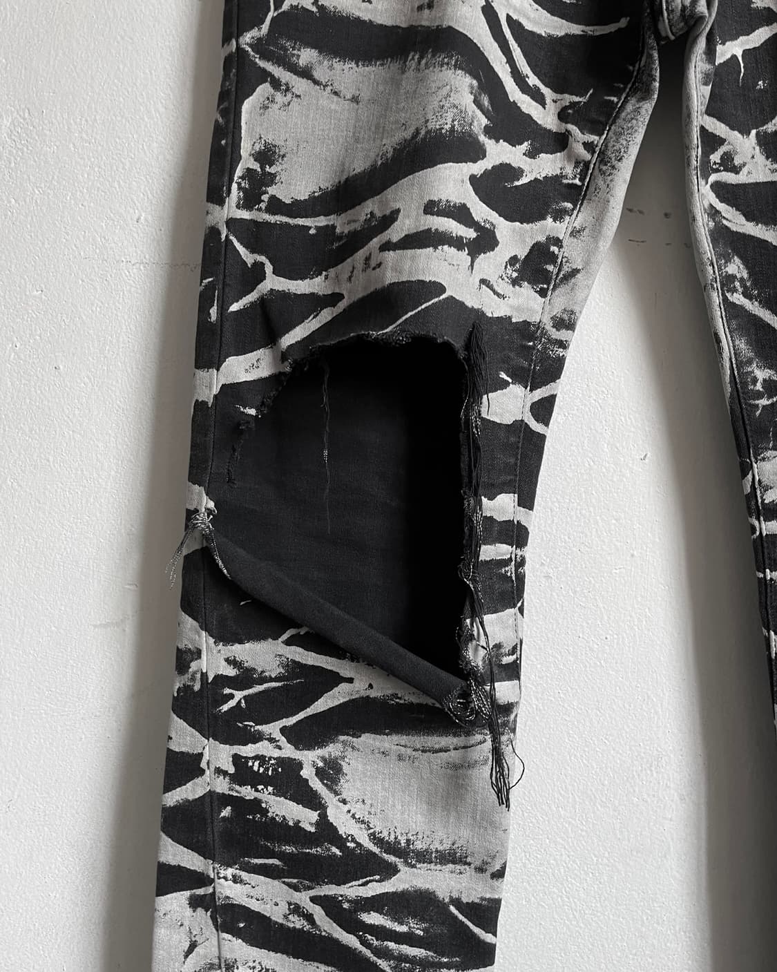 TORNADO MART Wild Destroyed Detail Jeans 상품이미지5