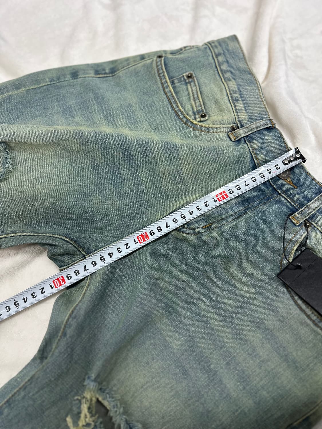 (30)생로랑 15AW 디스트로이드 워싱 데님 팬츠 상품이미지9