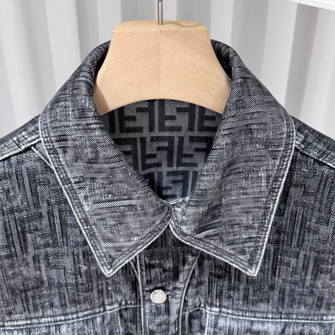 50 / 펜디 FF 로고 벨벳 데님 블랙 자켓 상품이미지2