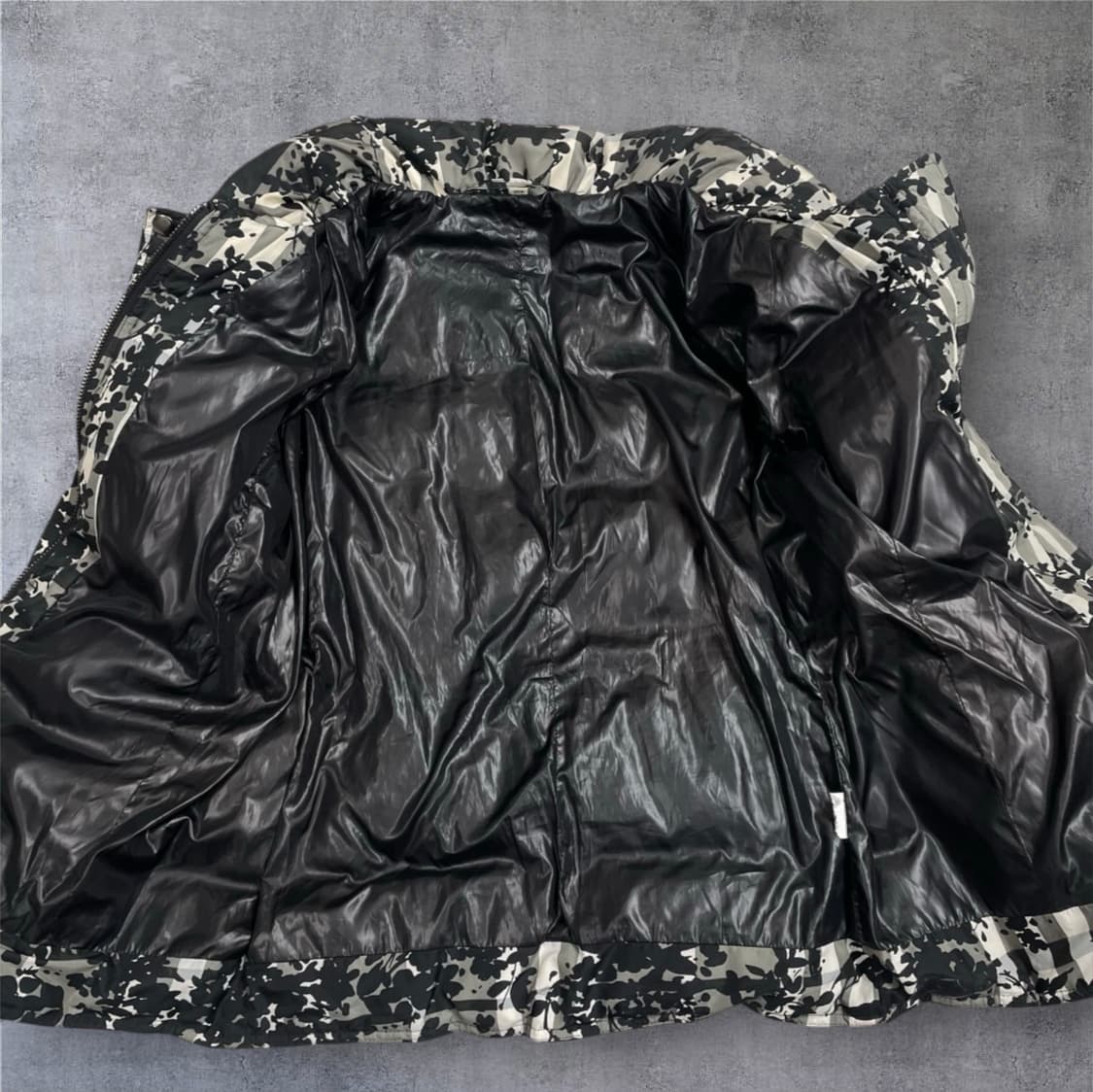 블랙 아이보리 플로럴 체크 패턴 하이넥 패딩 자켓 (UK 8) 상품이미지5