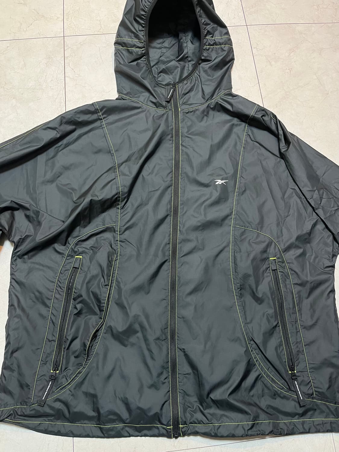 리복 X 라이풀 미니멀 가먼츠 윈드브레이커 상품이미지4