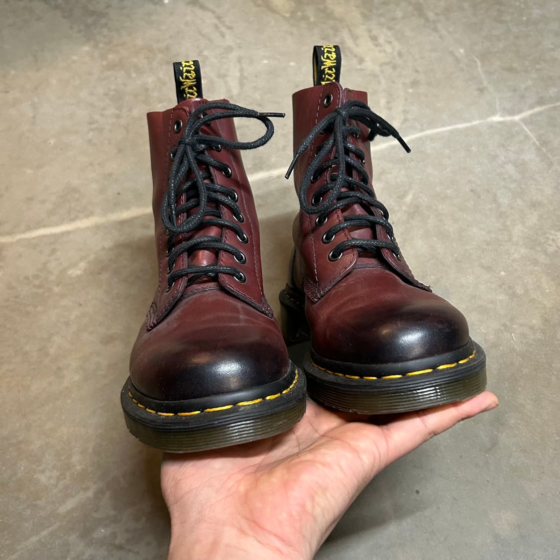 230) 닥터마틴 파스칼 8홀 체리 버건디/블랙 부츠 상품이미지6