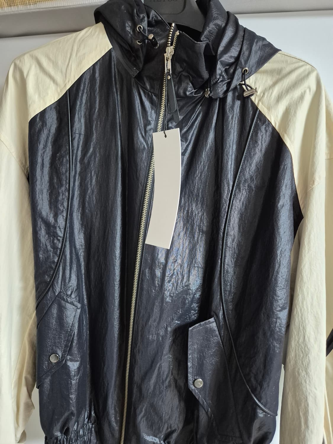 알리스 커브드라인바시티윈드브레이커 자켓 L사이즈 상품이미지1