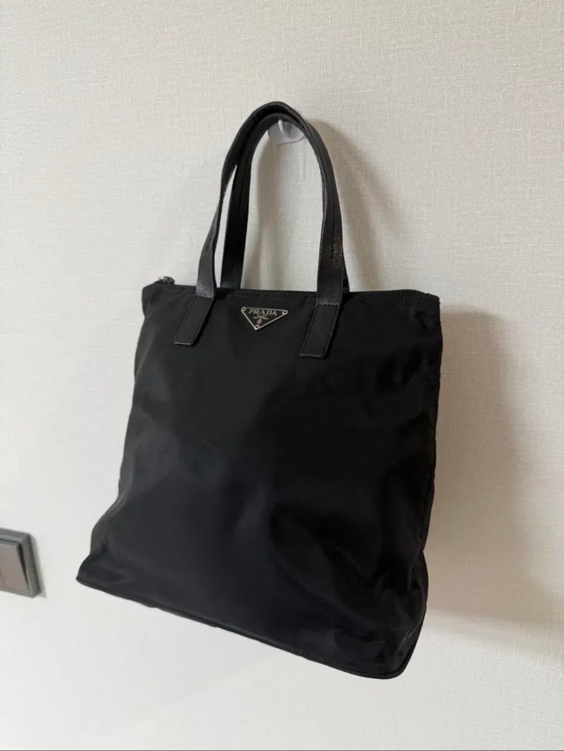 정품 프라다 포코노 나일론 토트백 블랙 상품이미지4