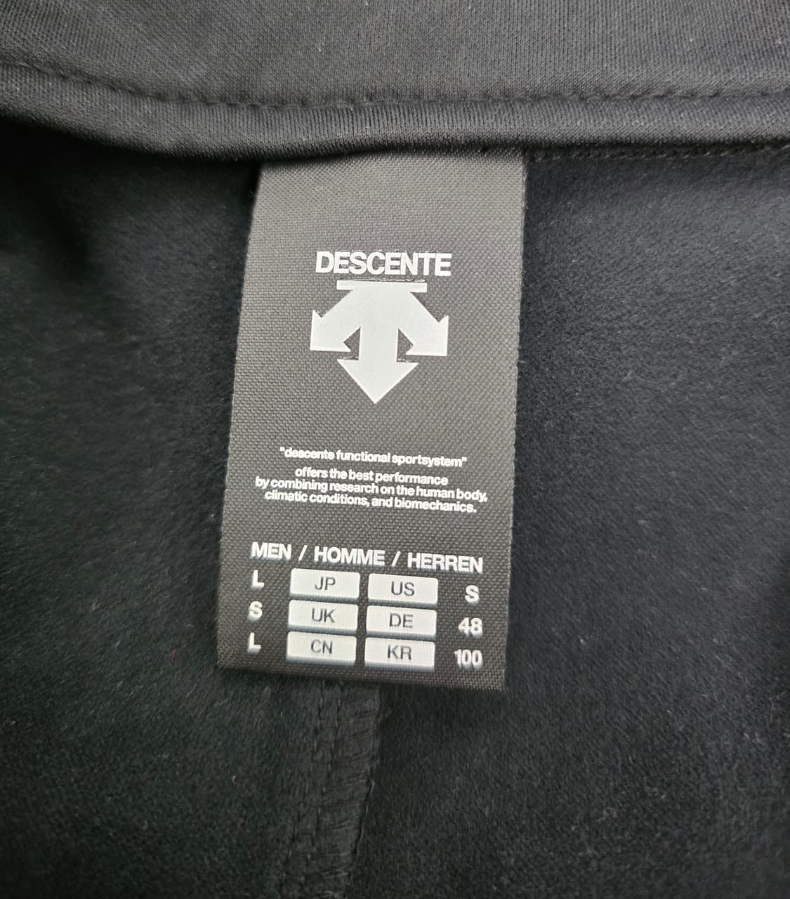 데상트 남성 무브스포츠팩 터프써모 집업.
싸이즈 95~100  택포 상품이미지6