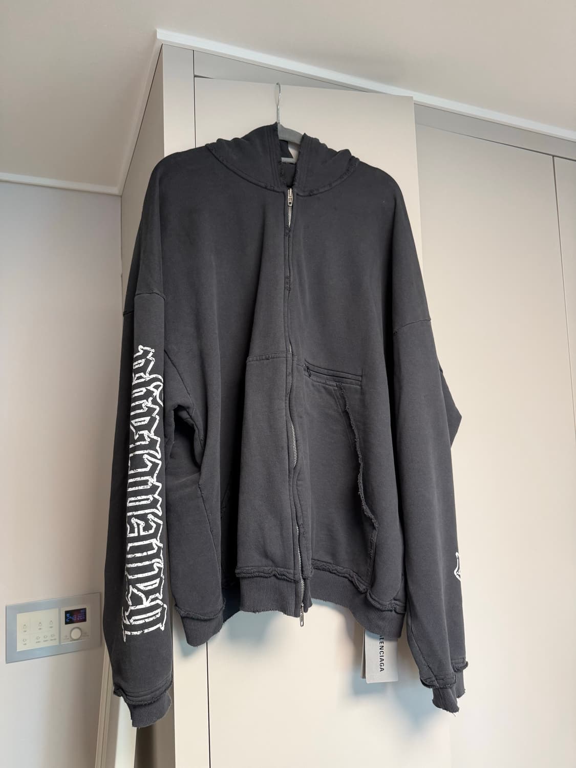 발렌시아가 블랙레터 후드집업 상품이미지2