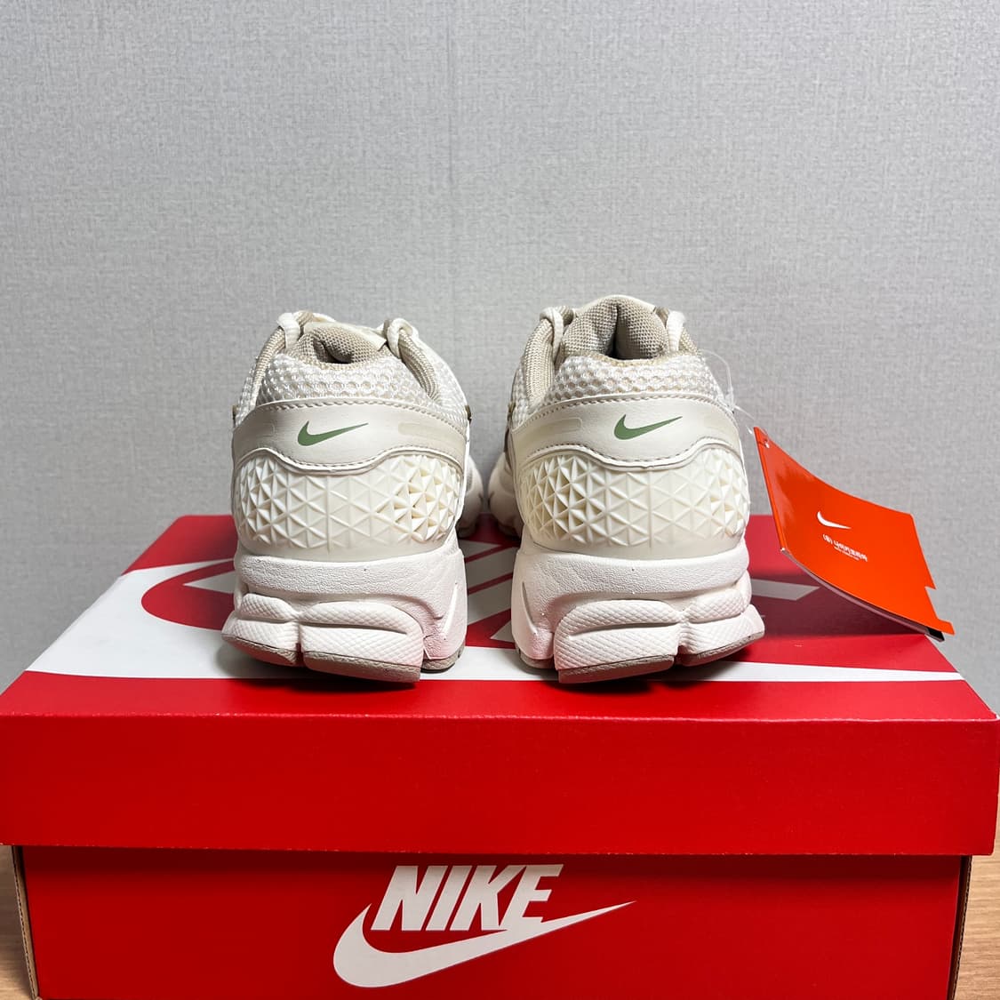 [새상품/235] 나이키 줌 보메로 5 페일 아이보리 샌드드리프트 상품이미지10