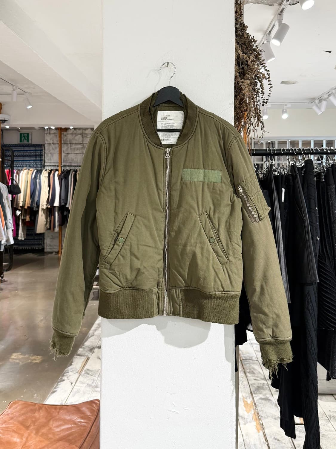 r13 카키 서플러스 디스트로이드 MA-1 봄버 자켓 상품이미지1