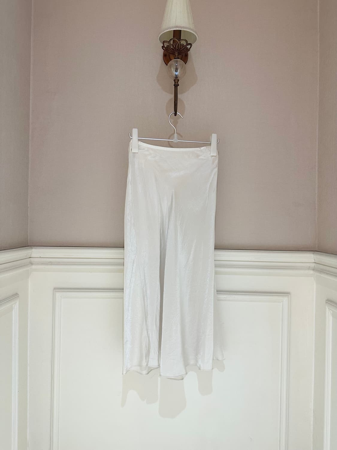 얼바닉30의 소피아 새틴 스커트 상품이미지3