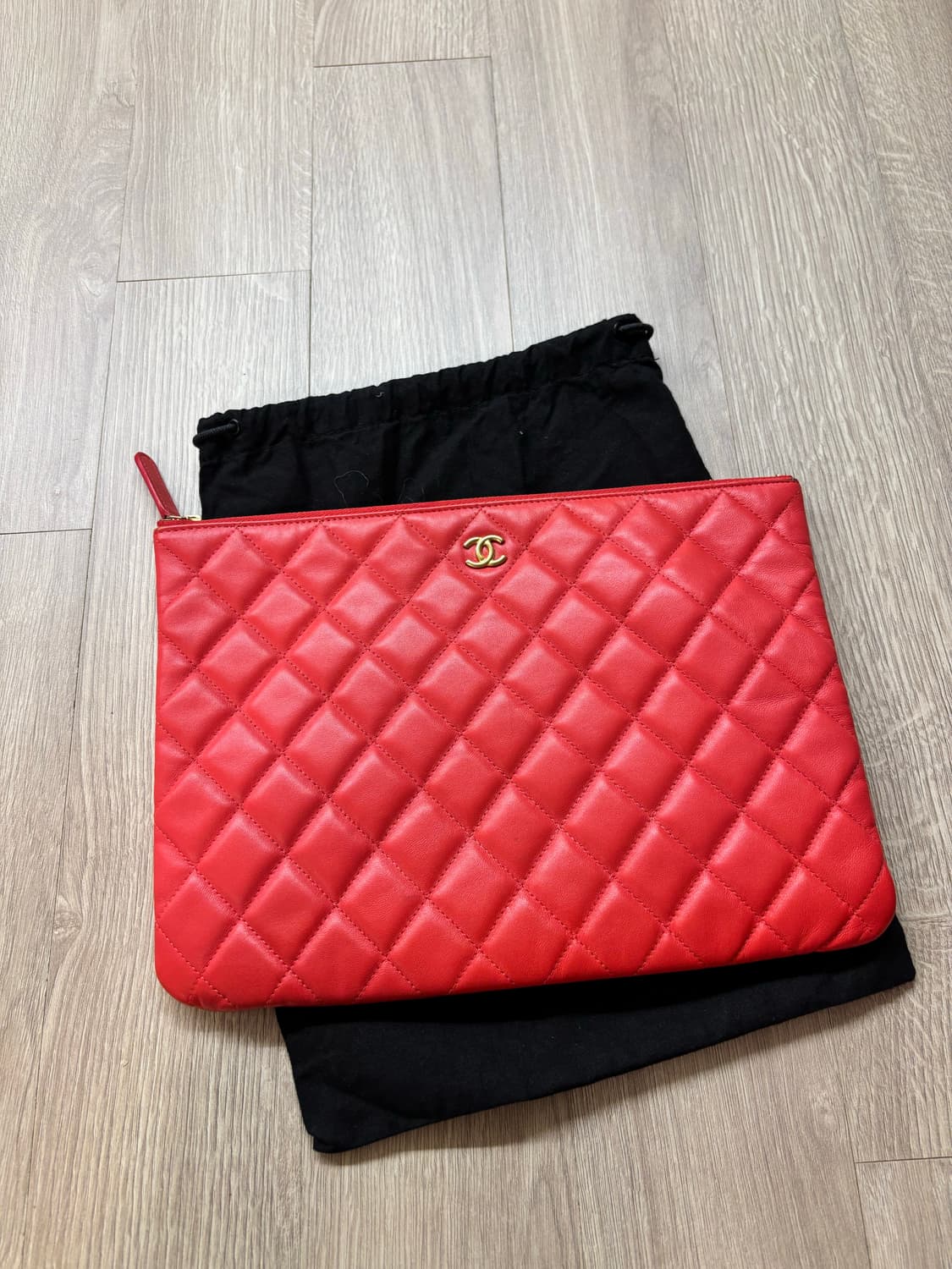 샤넬 A82545 램스킨 핫핑크 금장 미듐 클러치 상품이미지1