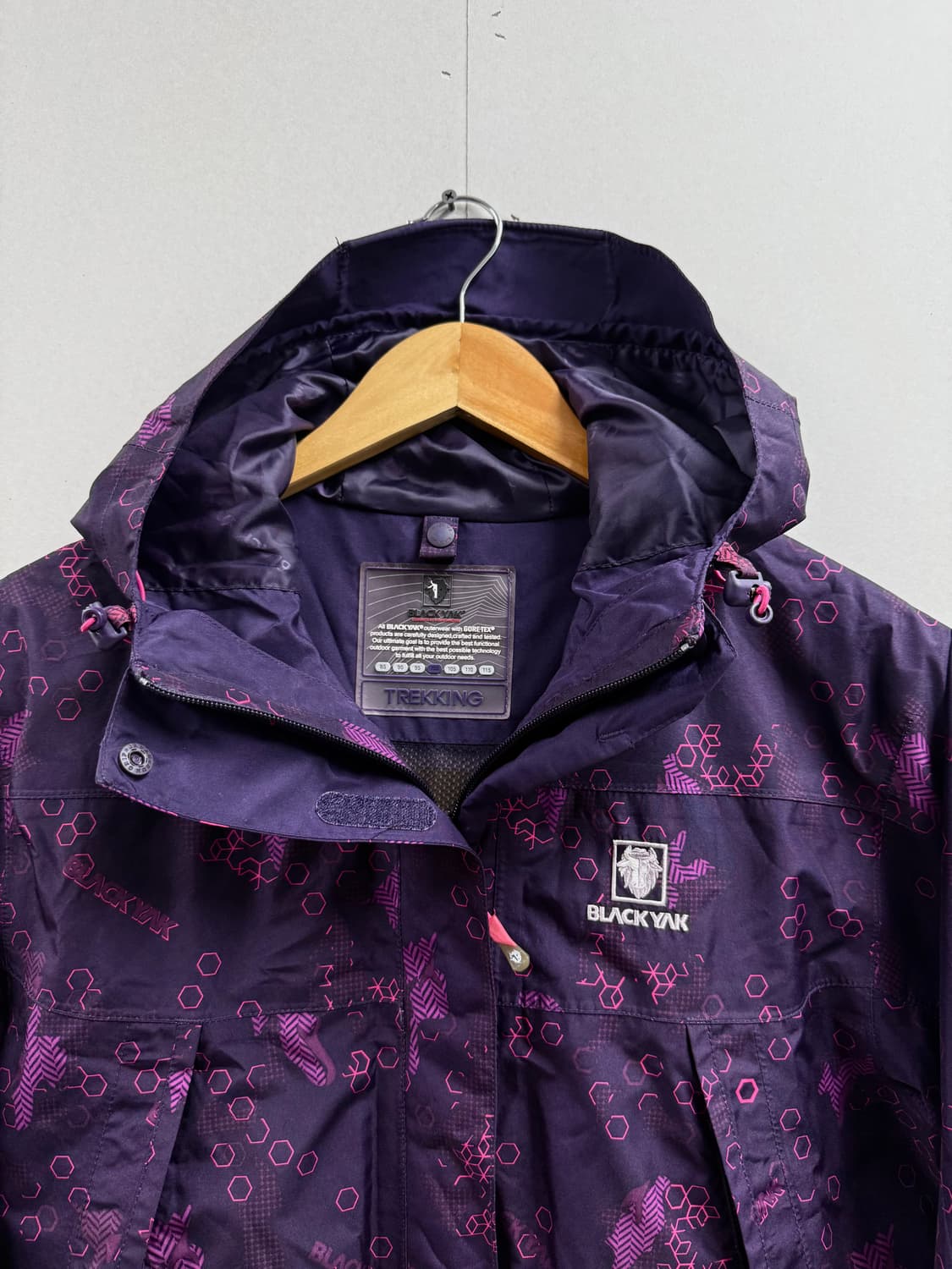 여성 100 / 블랙야크 고어텍스 바람막이 퍼플 패턴 상품이미지3