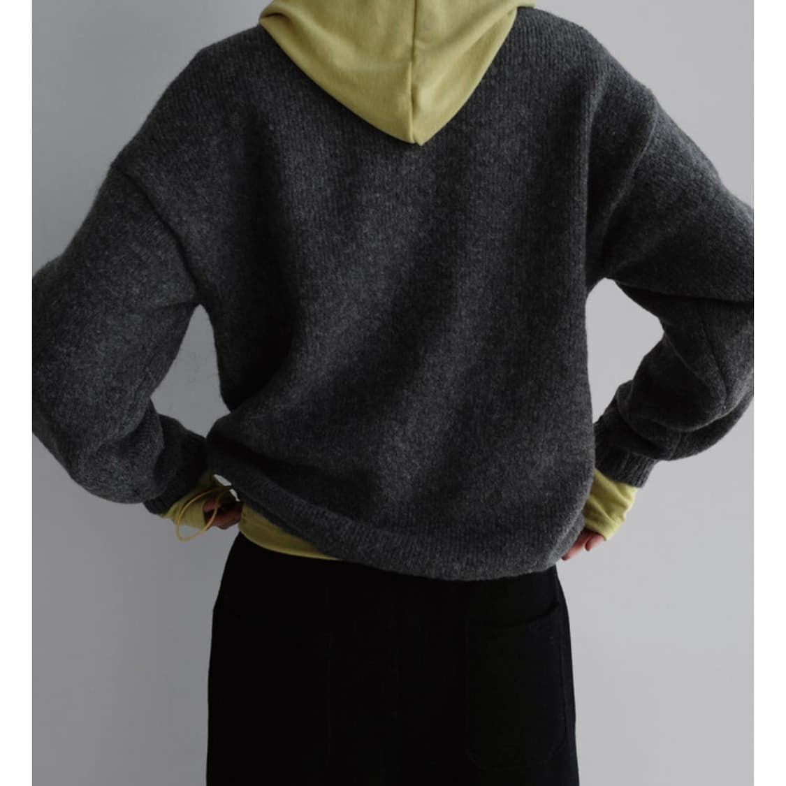 라룸 루피 배색 니트 차콜 상품이미지2