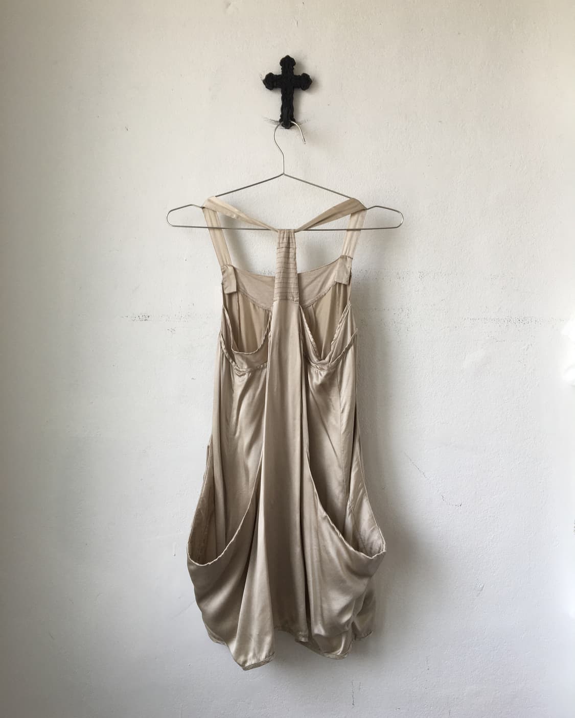 Glossy unbalanced point sleeveless onepi 상품이미지3