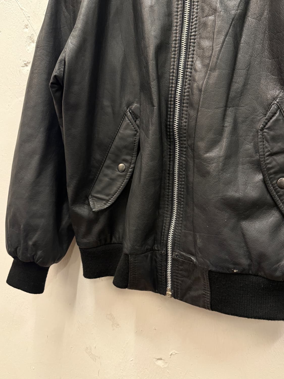 L) SubUrban Leather MA-1 Bomber Jacket 상품이미지4
