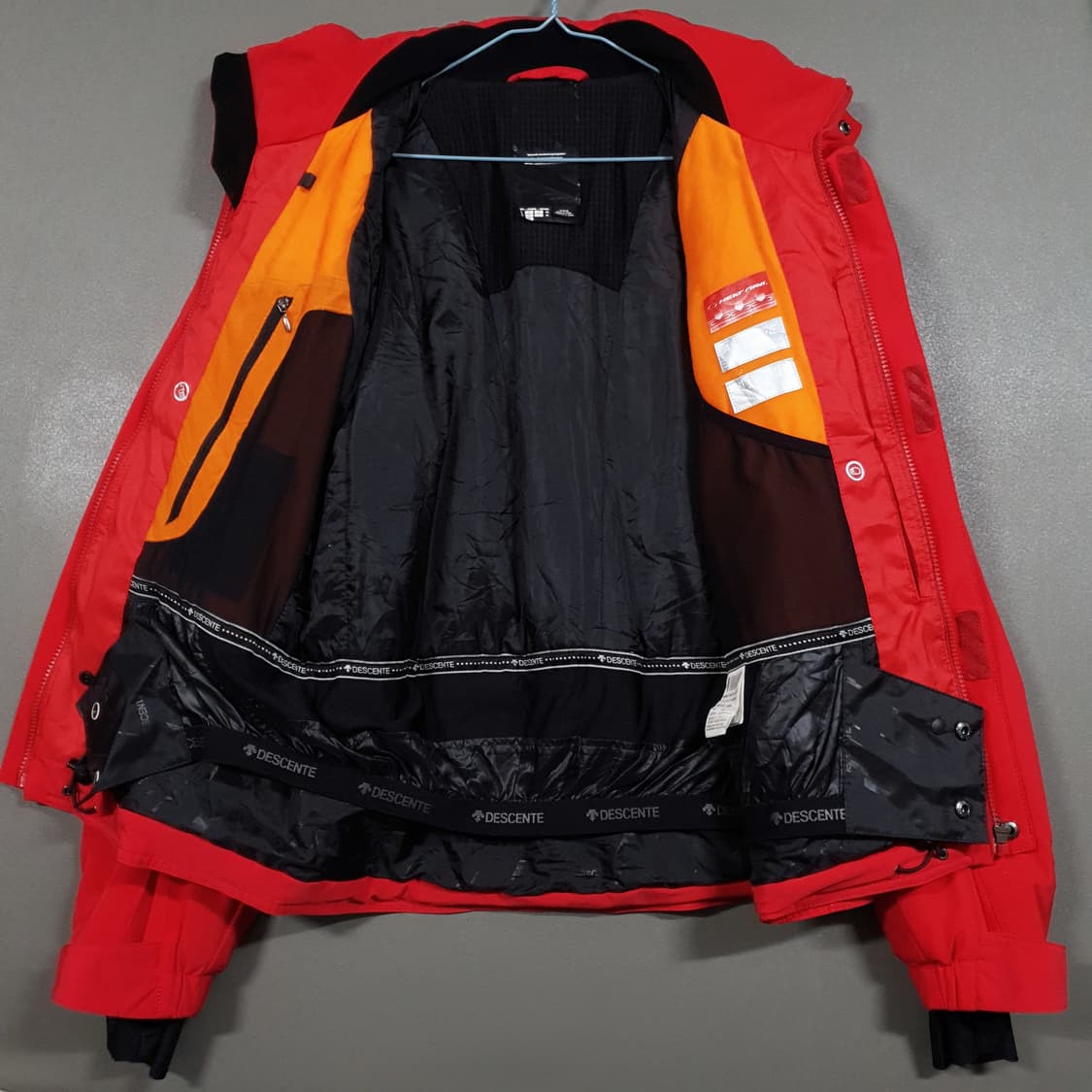 95 (M) 데상트 아우디 스위스 스키팀 대장급 희귀 패딩 점퍼 희귀 상품이미지4