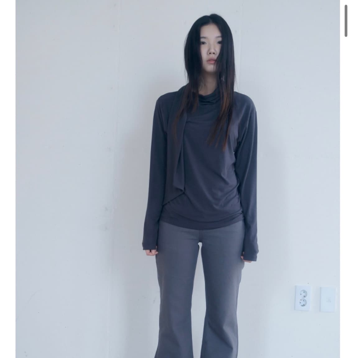 에프터먼데이 루즈 스카프 티 차콜 상품이미지1