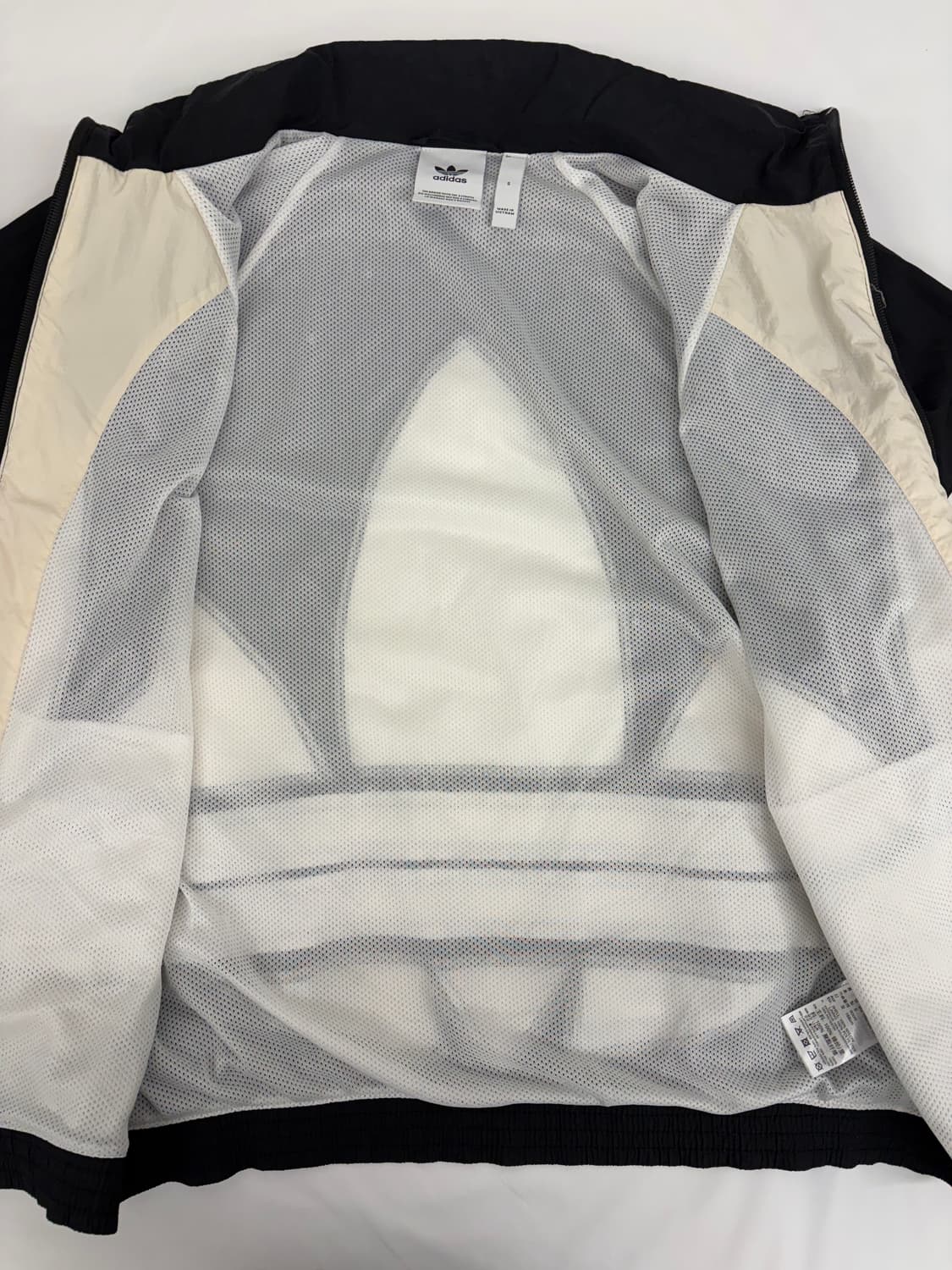 [S] 아디다스 빅 로고 블랙 화이트 바람막이 상품이미지4