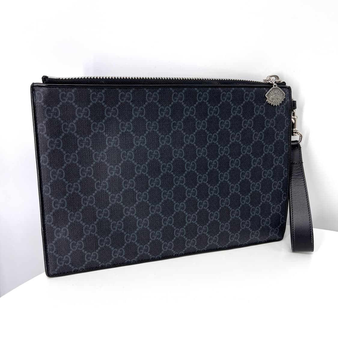 구찌 나이트 쿠리에 GG 수프림 클러치백 (496346) 상품이미지4