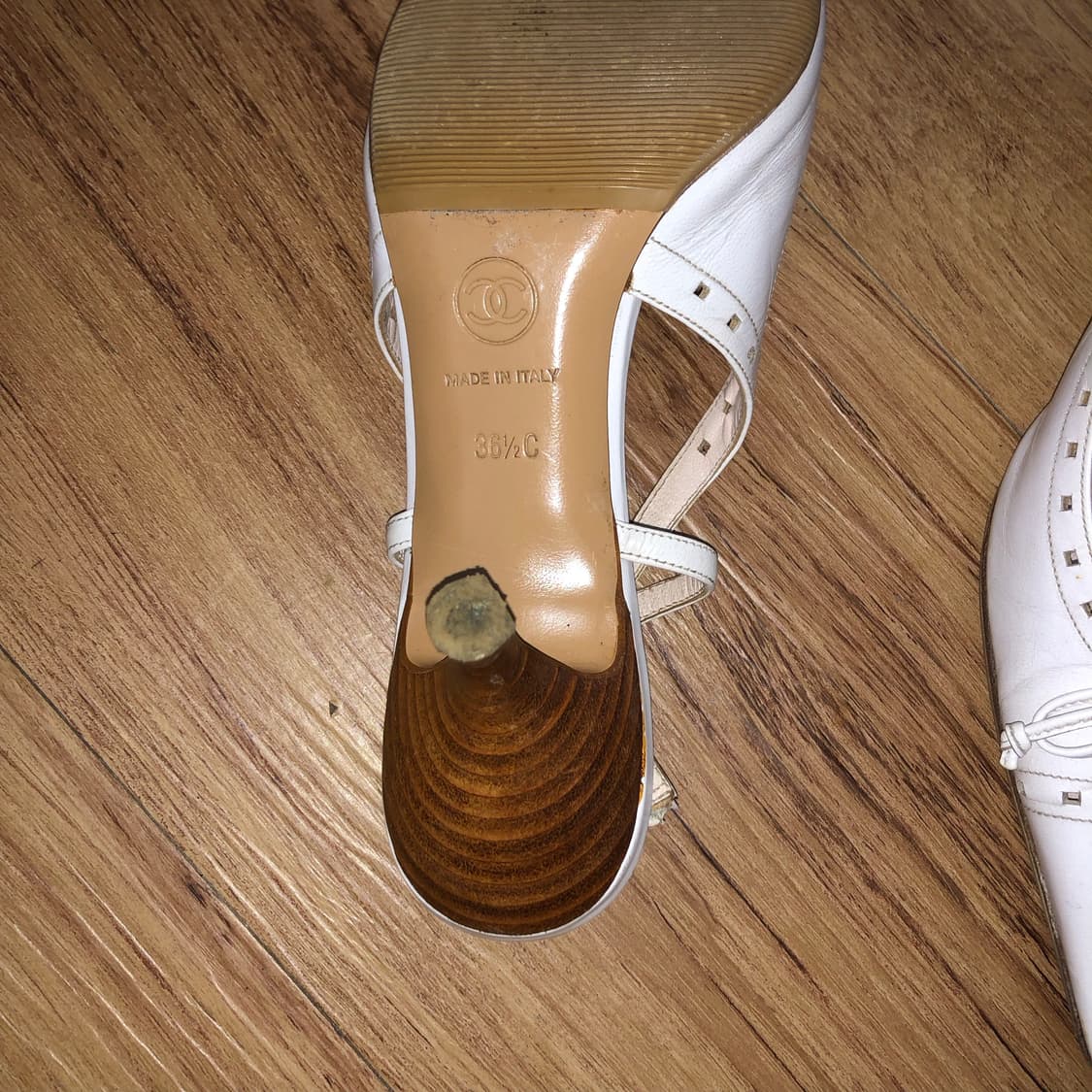 Chanel white heels 📬  상품이미지5