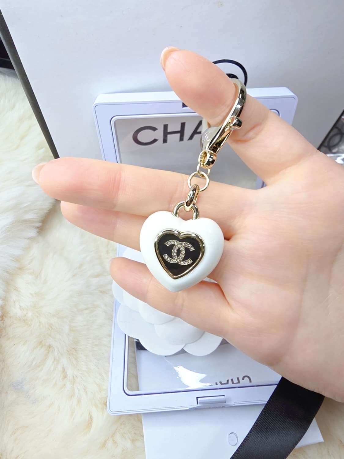 빈티지 샤넬 화이트 레진하트 브로치 상품이미지7